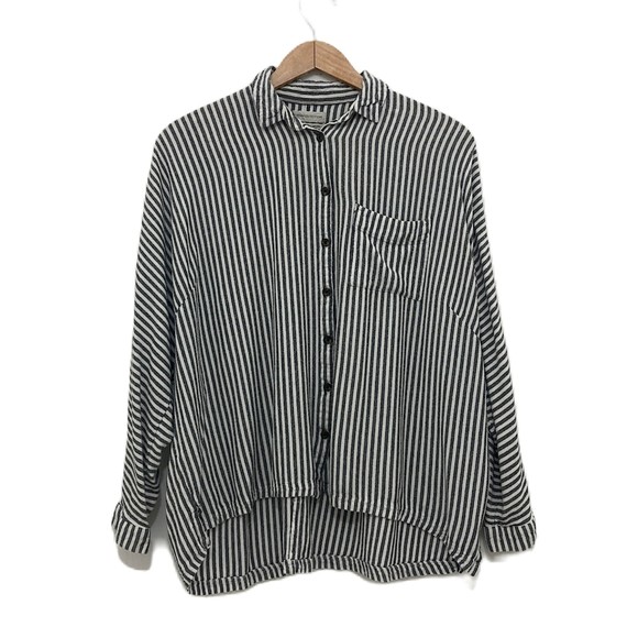 Urban Outfitters Tops - ⭐Urban Outfitters Oversized Slouchy Boxy Button Front Shirt Size M